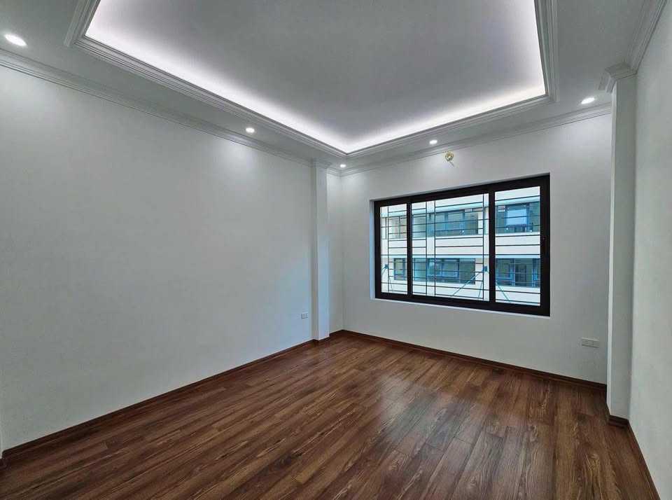 Bán  Hoa Hậu  3 Tầng , Đường 9m, Gần Phố Bà Triệu - Giá Chỉ Nhỉnh 5 Tỷ