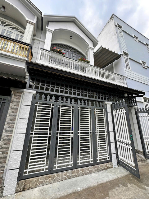 🌈Nhà Đẹp Ngang Khủng 6m Gần Trường Cao Đẵng Điện Lực P.Thạnh Lộc Quận 12- 2 tầng- Đường Oto- chỉ 4,38tỷ

♦️Diện tích hiếm: 6x10m 1 lầu 3pn 3 wc
♦️Hẻm oto 1 xec ngắn
♦️Giá: 4,38 tỷ thương lượng
Nhà trống xem nhà 24/7
Vị trí / Ngắn TL 37 Gần Hà Huy Giáp, Ch