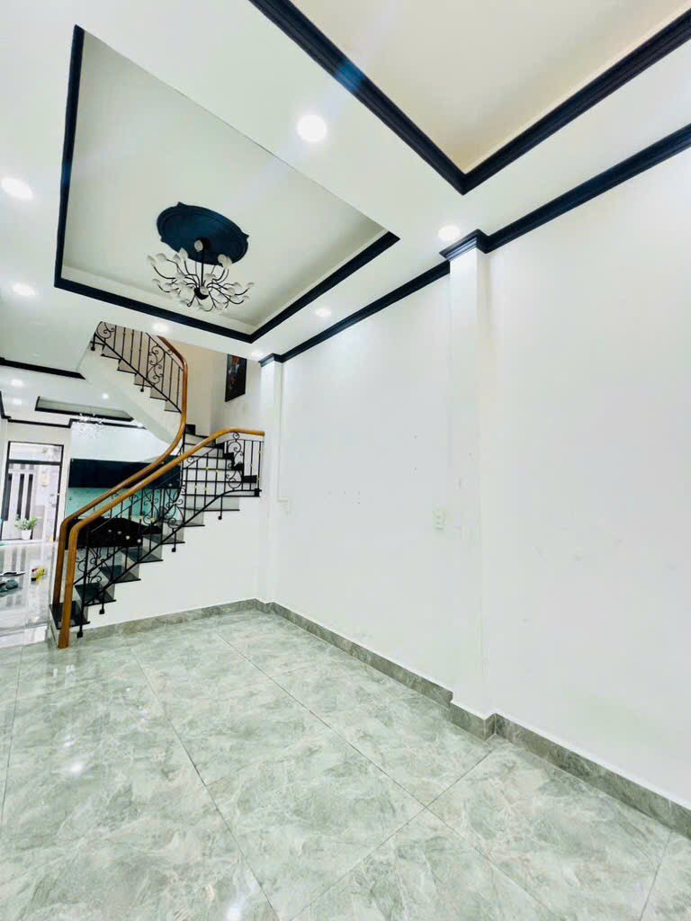 NHÀ PHỐ KHU NAM LONG QUẬN 12 CHỈ 6 TỶ- 4 TẦNG 4PN- DT 70m2 (4x17,5) HXT 8M DÂN TRÍ CAO

⛔️Diện tích chuẩn ngang 4m dài 17,5m
⛔️Kết cấu 1 trệt 2 lầu sân thượng trước sau
⛔️Công năng đầy đủ 4PN 5WC
⛔️Hướng Đông Nam
⛔️Vị Trí Đường ô tô khu dân cư Nam Long Gi