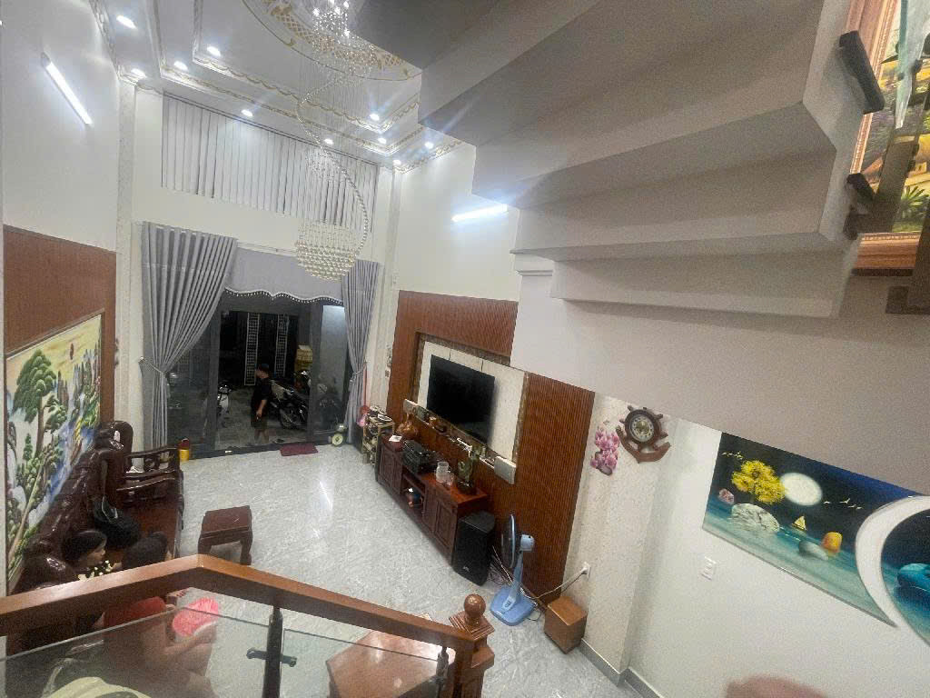 Nhà Mới Đẹp 4 Lầu – Hẻm Thông – Gần Ngã Tư Ga, Gò Vấp Căn nhà lý tưởng dành cho đại gia đình, di chuyển nhanh về Gò Vấp, ngã tư Bình Phước, ngã tư Ga.