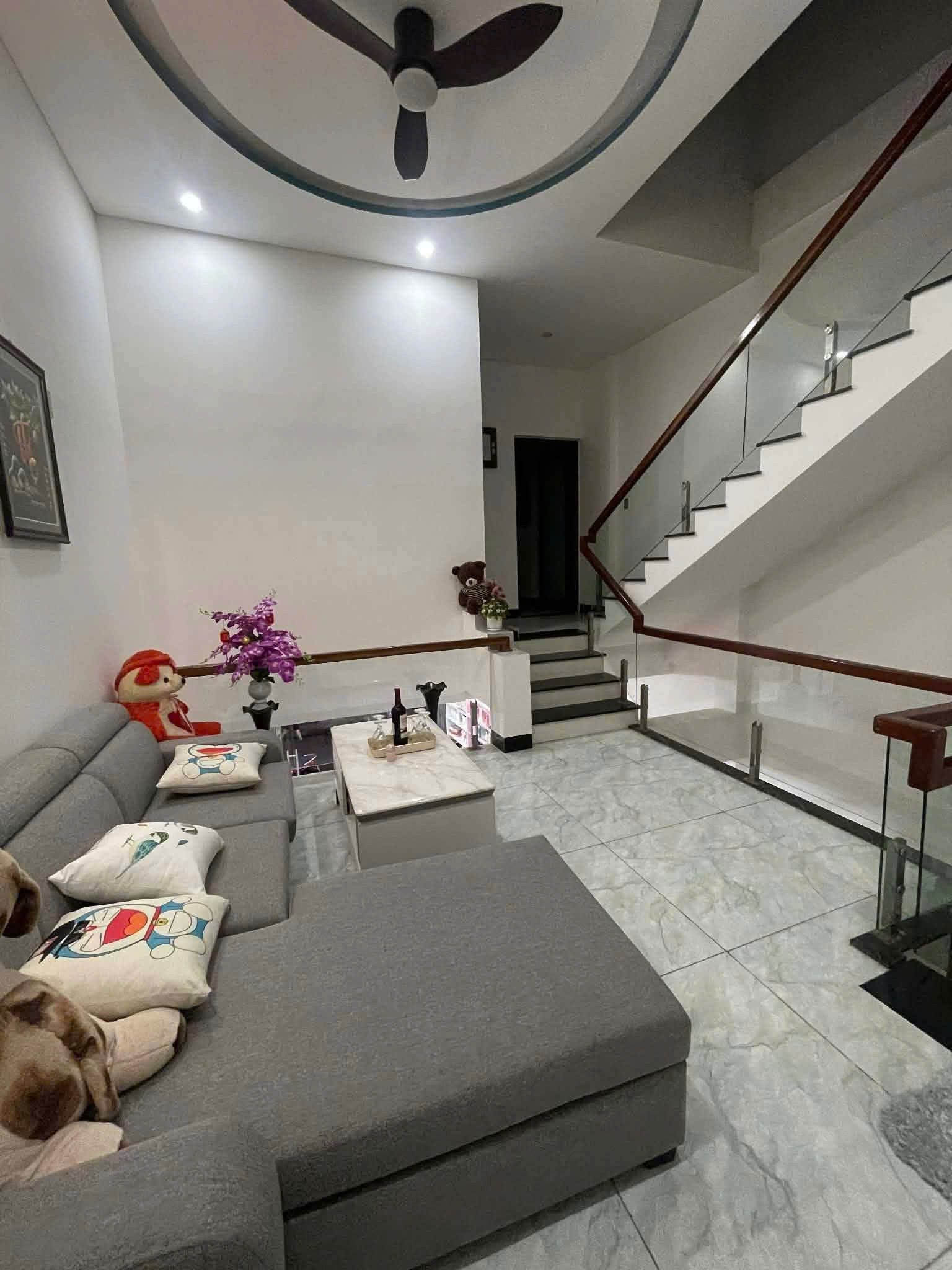 Cho thuê nhà 3 tầng kiệt ô tô Hà Huy Tập, Hòa Khê - Giá tốt