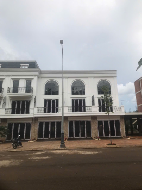 Bán nhà shophouse, Hà Huy Tập,  Buôn Ma Thuột, Đăk Lăk, chỉ 5,7 tỷ, DT 5x20.