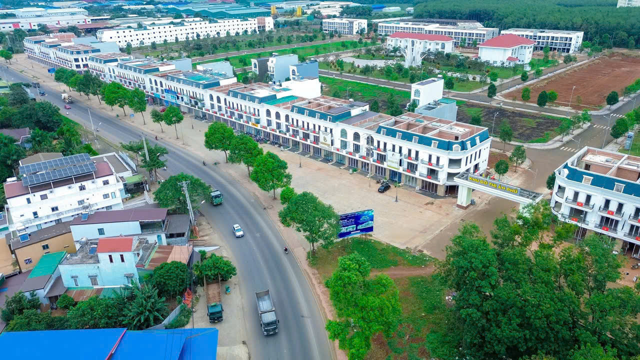 Bán nhà phố đã hoàn thiện đầy đủ nội thất mặt đường Hà Huy Tập - Khu đô thị Ân Phú