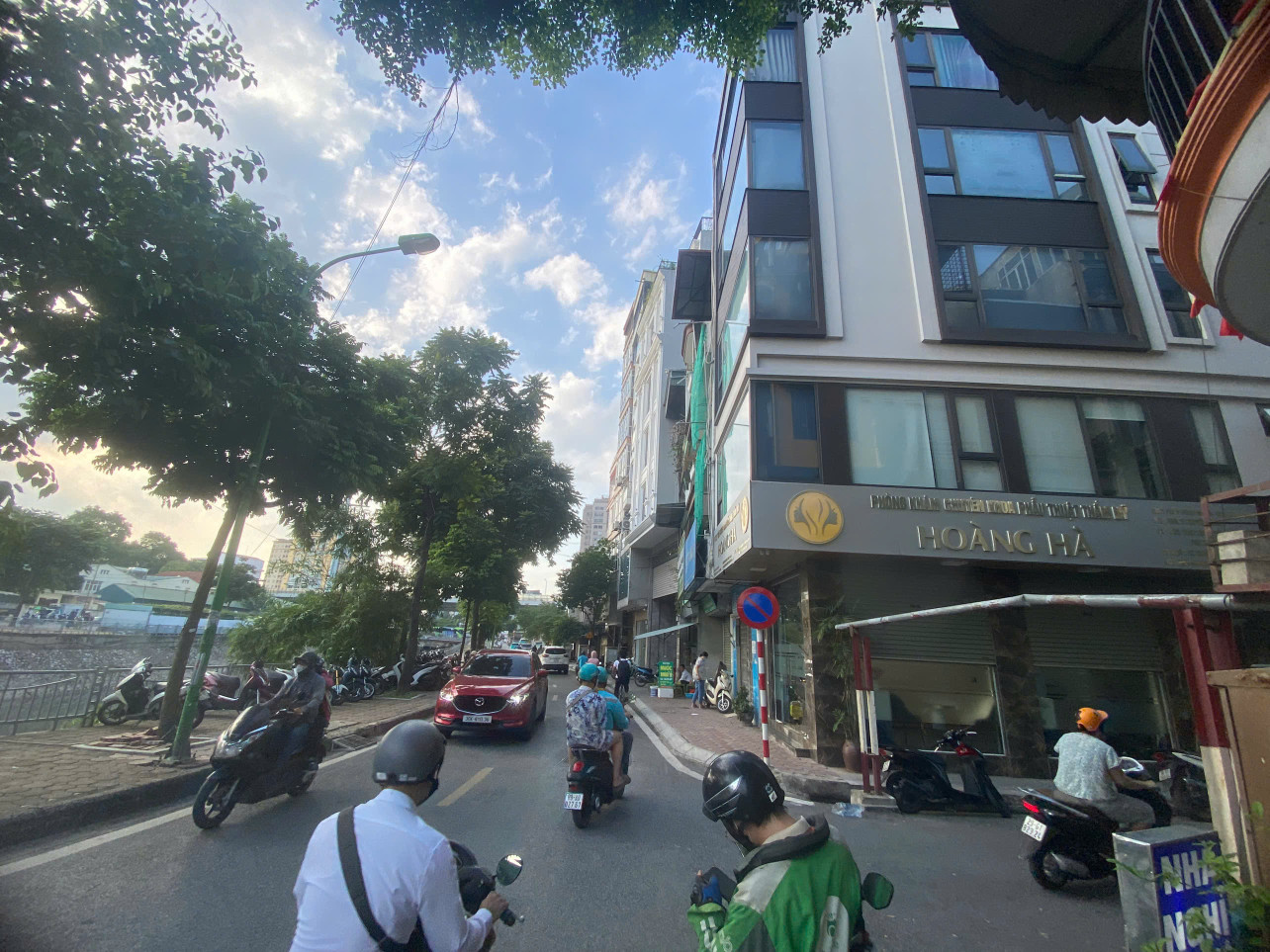 CHO THUÊ NHÀ -  6 TẦNG THANG MÁY - LÔ GÓC 2 MẶT TIỀN ĐƯỜNG – VIEW SÔNG - ĐỖ Ô TÔ XE MÁY