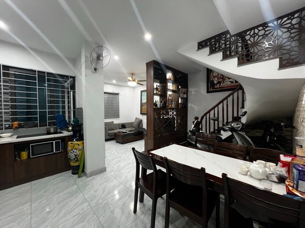 Tôn Đức Thắng, 48m x 4tầng x Mt 6.5 , dán xây đủ công năng, 20 m ôtô đỗ, tiện ích bạt ngàn