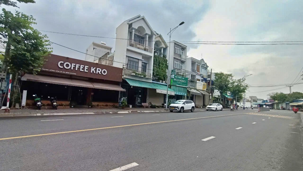 BÁN NHÀ MẶT TIỀN NGANG 10M, HAI BÀ TRƯNG ĐÔNG HOÀ, CẠNH BIGC GO DĨ AN, TTHC, CHỈ HƠN 12 TỶ