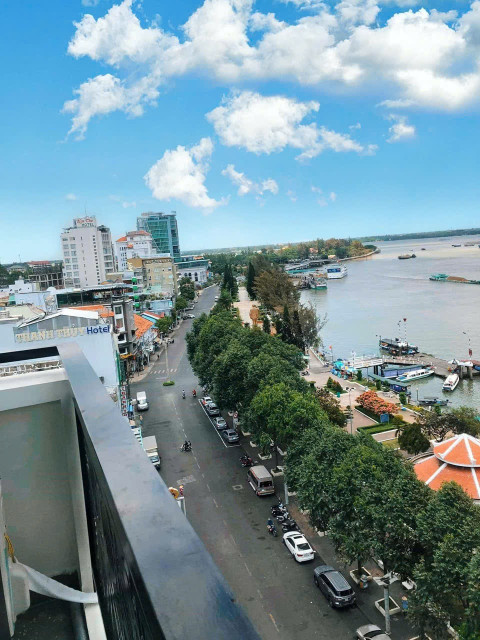 BÁN GẤP KHÁCH SẠN 9 TẦNG ngay BẾN NINH KIỀU, MẶT TIỀN ĐƯỜNG HAI BÀ TRƯNG