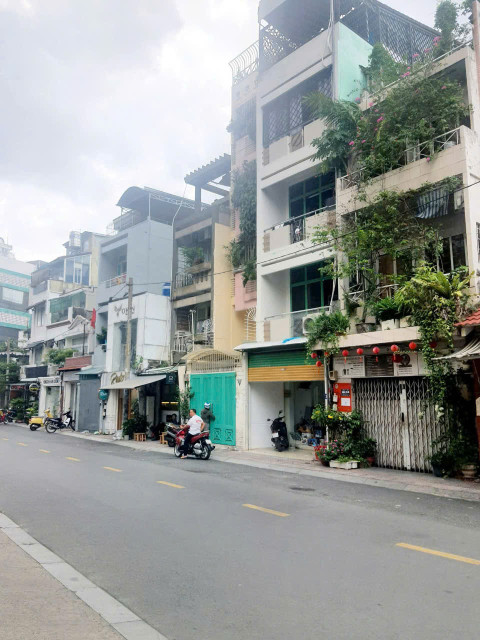 MẶT TIỀN NGUYỄN VĂN NGUYỄN Q1, MẶT SAU HXH - DIỆN TÍCH 82M2 (4M x 20.5M) - NHÀ 5 TẦNG THANG MÁY - ĐANG CHO THUÊ 50 TRIỆU/THÁNG - GIÁ CHÀO 30 Tỷ.