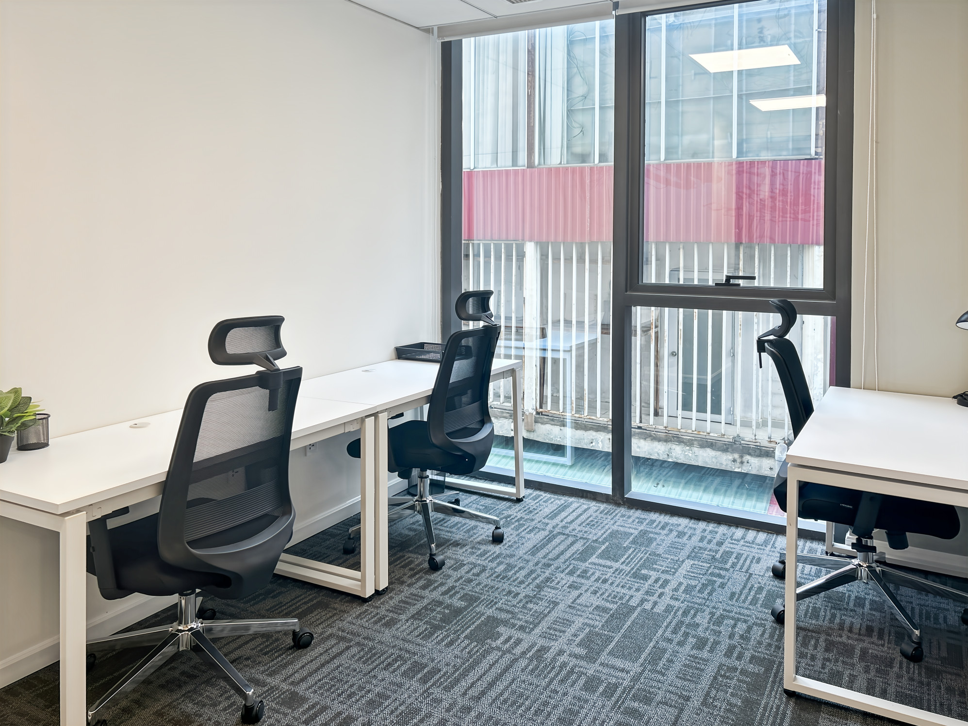 Đặt trước không gian văn phòng mở phù hợp cho doanh nghiệp thuộc mọi quy mô tại Regus L’Mak