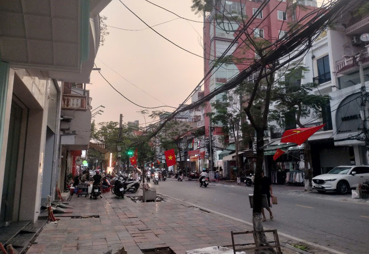 Bán Nhà Mặt Đường Hai Bà Trưng – Tặng Nhà 135m² – Vị Trí Đẹp – Vỉa Hè Rộng – Kinh Doanh Cực Tốt