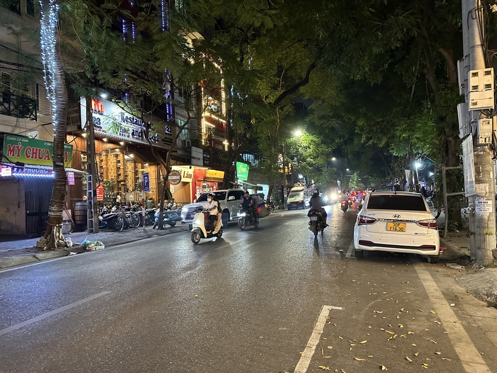 Bán mảnh đất phố Hàn Thuyên 275m Mặt Tiền 12m vỉa hè 5m 135 tỷ