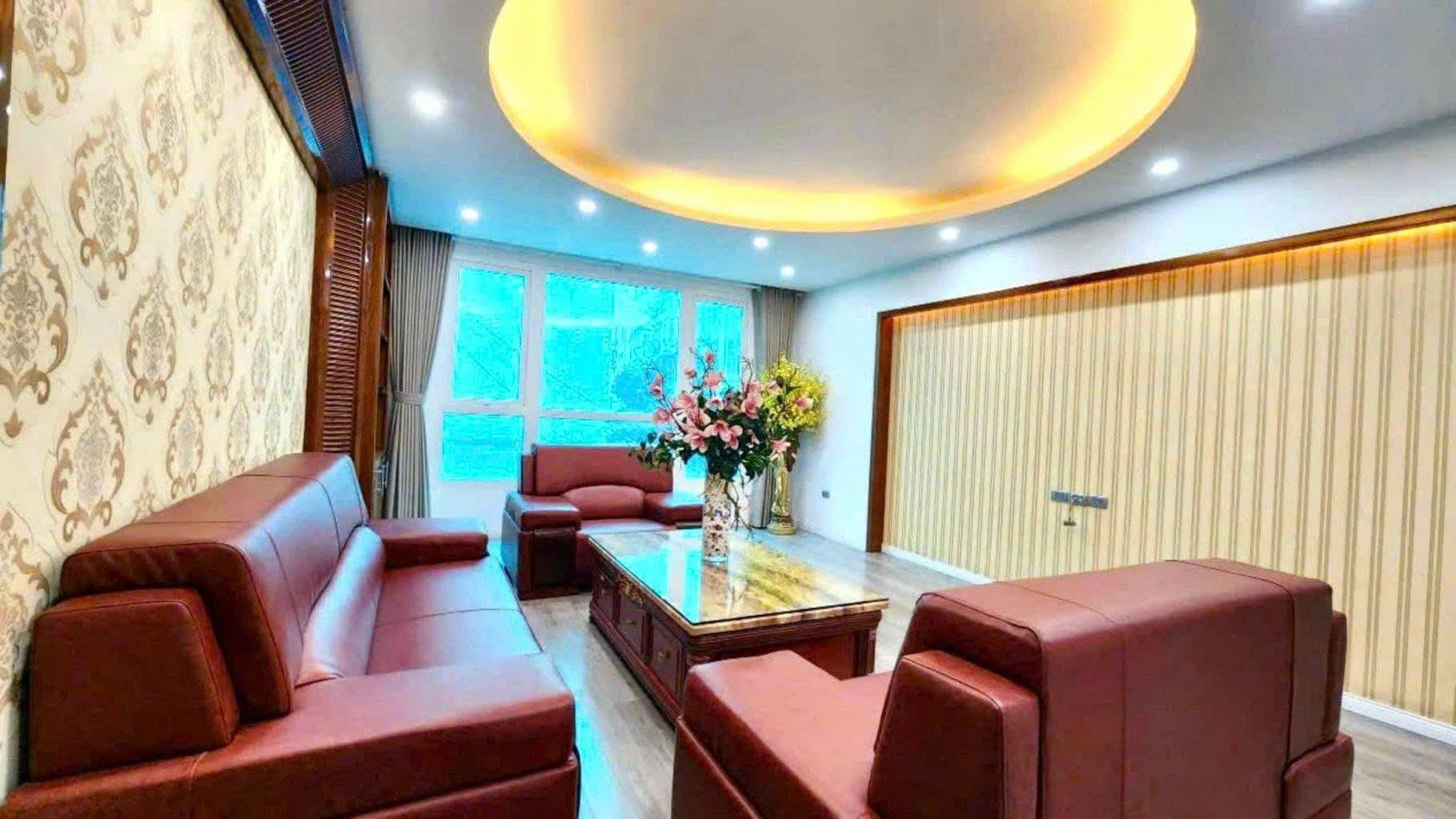 Bán nhà Hàng Bông, 33m2, 6 tầng, mặt tiền 8m, 18.8 tỷ, ngõ rộng, phù hợp làm homestay, apartment