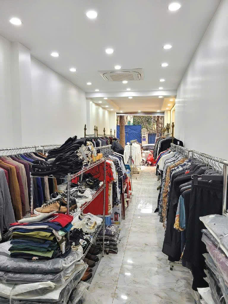 SIÊU PHẨM MẶT PHỐ HÀNG BUỒM TRÁI TIM PHỐ CỔ CƠ HỘI VÀNG SỞ HỮU CĂN NHÀ HIẾM CÓ GIỮA TRUNG TÂM HOÀN KIẾM  DIỆN TÍCH: 99M² x 3 TẦNG - GIÁ CHỈ : 60 TỶ.CÓTL