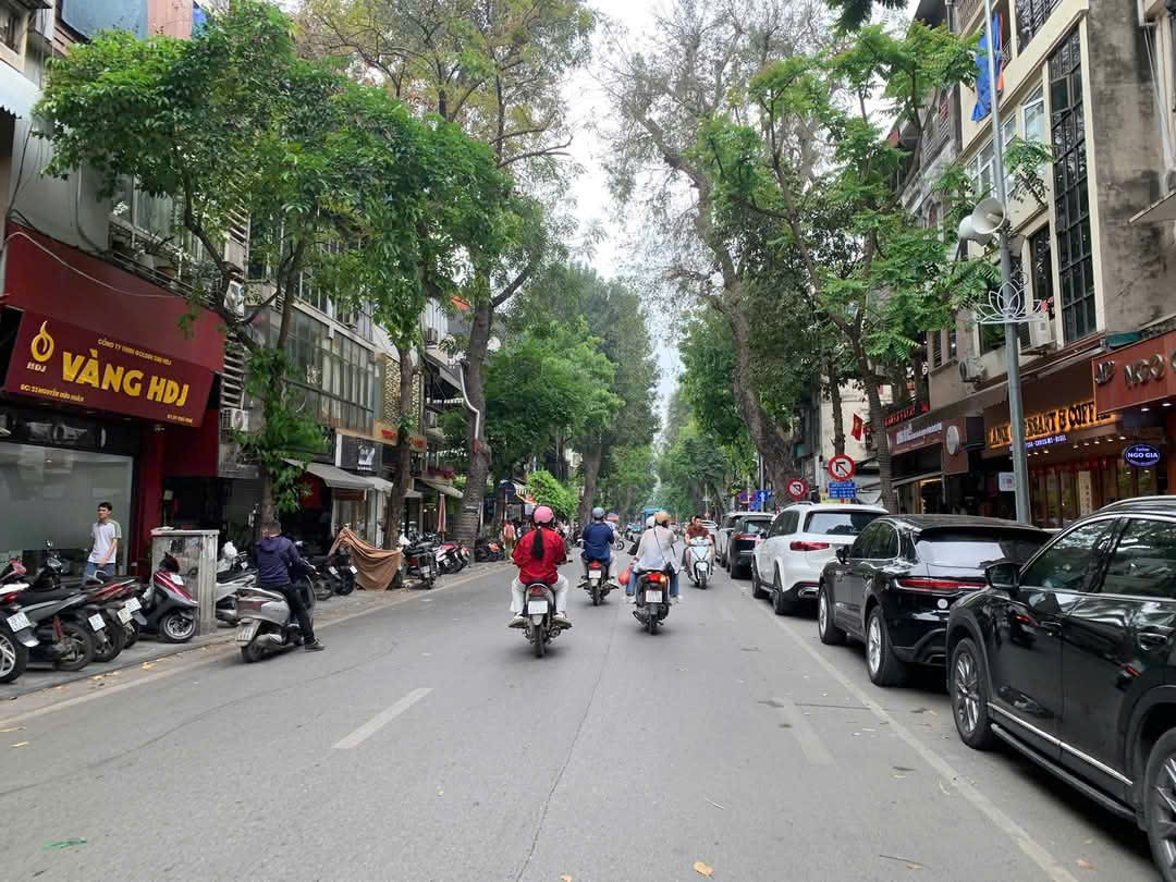 Bán Lô góc 2 mặt tiền phố Hàng Muối  Hoàn Kiếm Hà Nội,nhà 4 tầng, diện tích 92m, mặt tiền 6m, tài chính 125 tỷ.