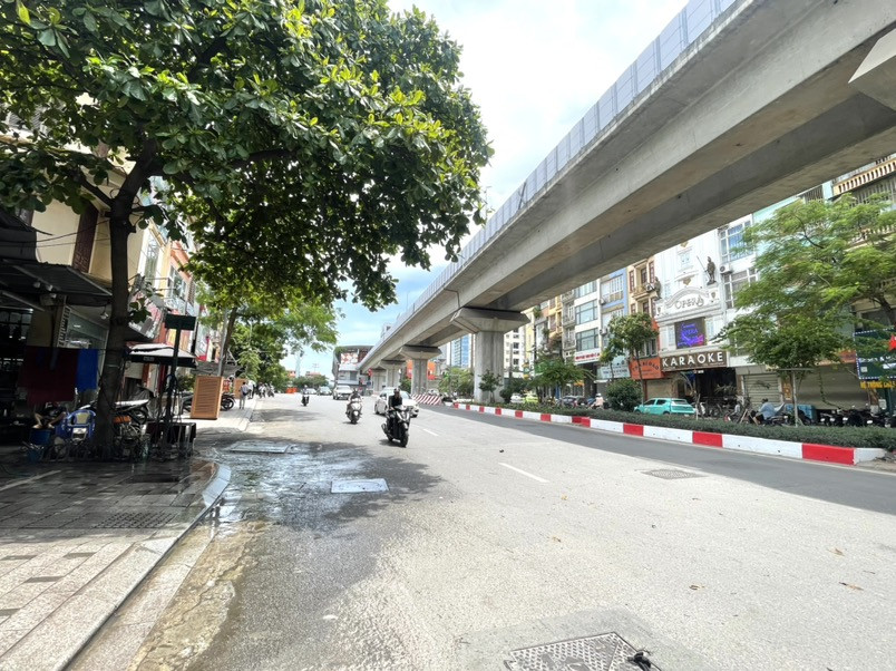 Bán nhà mặt phố Cát Linh Hào Nam, vỉa hè KD, 75m, mặt tiền siêu đẹp chỉ 29 tỷ