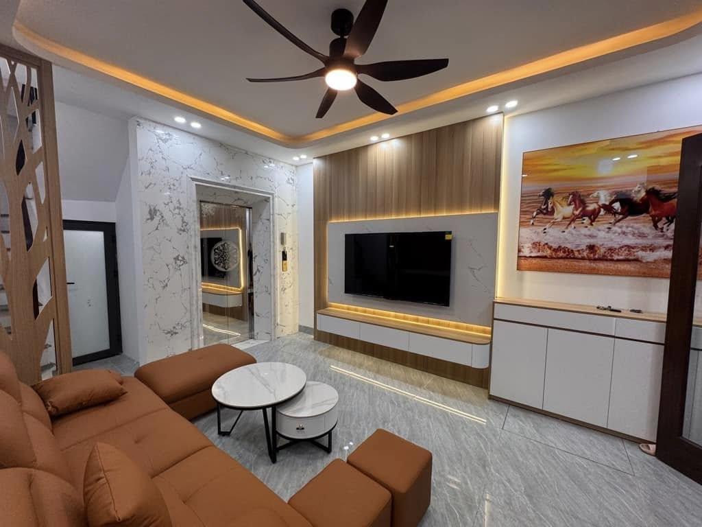 PHỐ ĐỨC DIỄN, MỚI - 38 M - FULL NỘI THẤT -Ô TÔ ĐỖ CỬA  6 t.ỷ