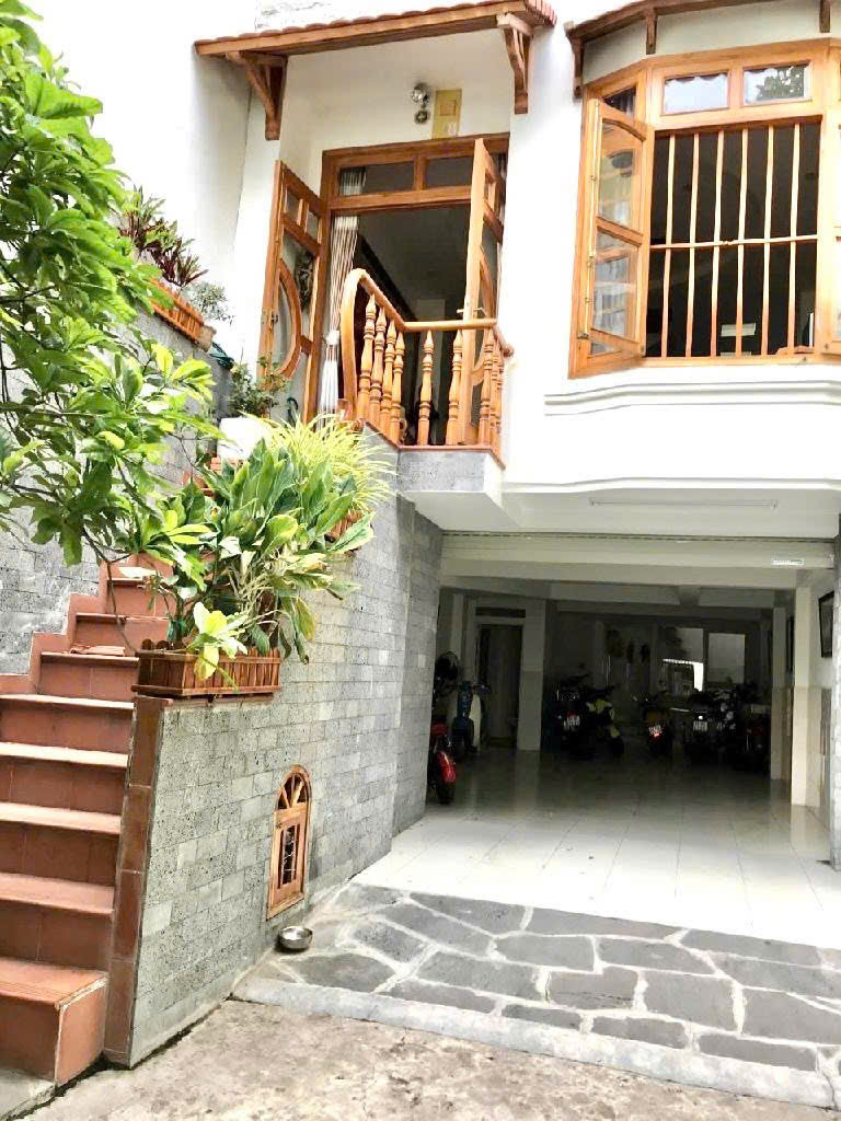 Bán Biệt thự mini giảm 2tỷ -1 hầm 4 lầu-Nội thất gỗ cao cấp-HXH THÔNG-Khu VIP P3- Nguyễn Thái Sơn- Đại Học Công Nghiệp Giá mới: 9tỷ8