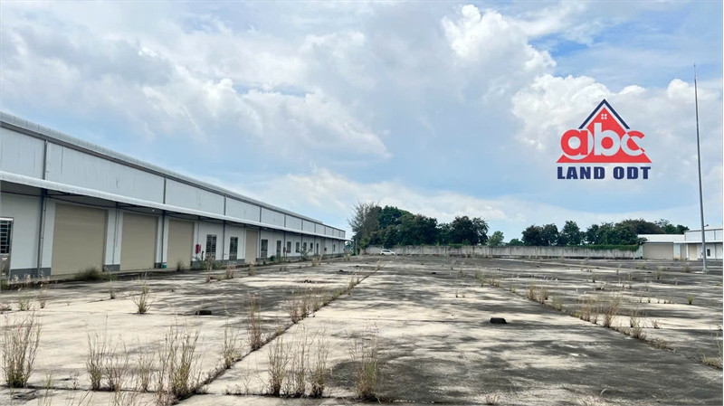 X108 nhà xưởng bán với khuôn viên nền bê tông. giao thông thuận lợi SX ngày đêm
