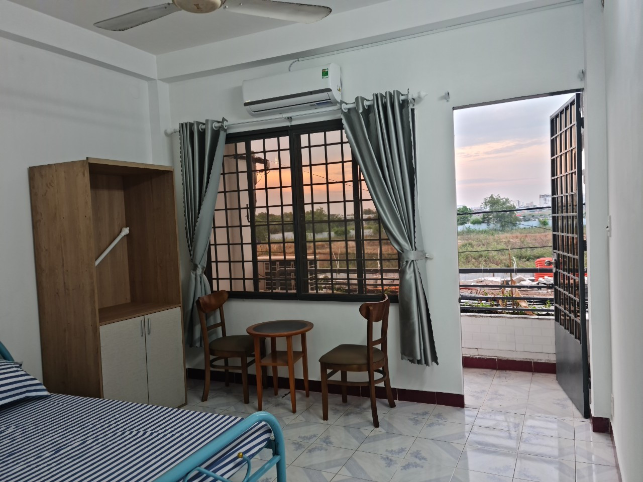 Chính chủ cho thuê phòng (nhà mặt tiền) mới 100% chỉ 3tr đầy đủ nội thất đường Lê Văn Huân, Tân Bình