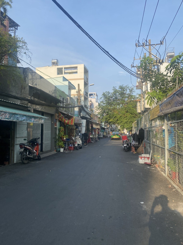 Bán nhà quận 6 - Hẻm xe tải thông - Nở hậu cực tốt ngang 5.5m - 8.9 T