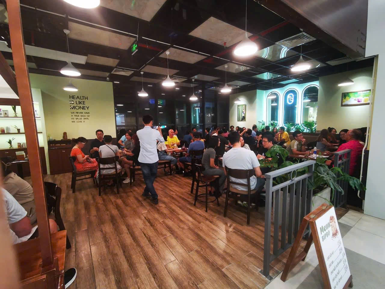 Cần sang lại quán cafe -food & Tea Bipbo Healthy đối diện tháp Trầm Hương trong TTTM A&B 44 Trần Phú. Nha Trang Khánh Hòa