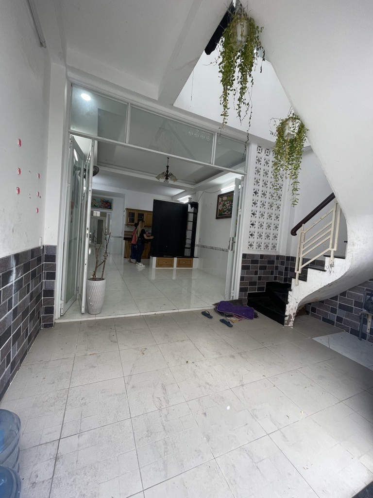 BÁN NHÀ 2 TẦNG NGAY TRƯỜNG ĐH MAKETTING, 70M2, NHỈNH 5 TỶ HOÀN CÔNG