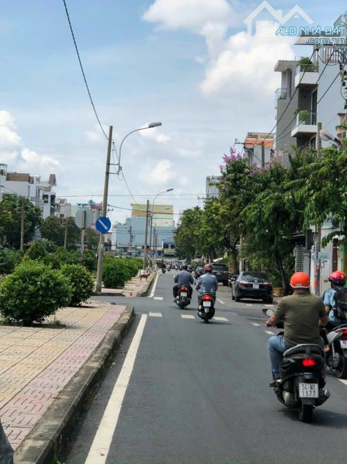 MẶT TIỀN KINH DOANH SẦM UẤT ĐƯỜNG RỘNG 30M HIỀN VƯƠNG - NGAY NGUYỄN SƠN - 2 TẦNG 80M2 CHỈ 11.7 TỶ