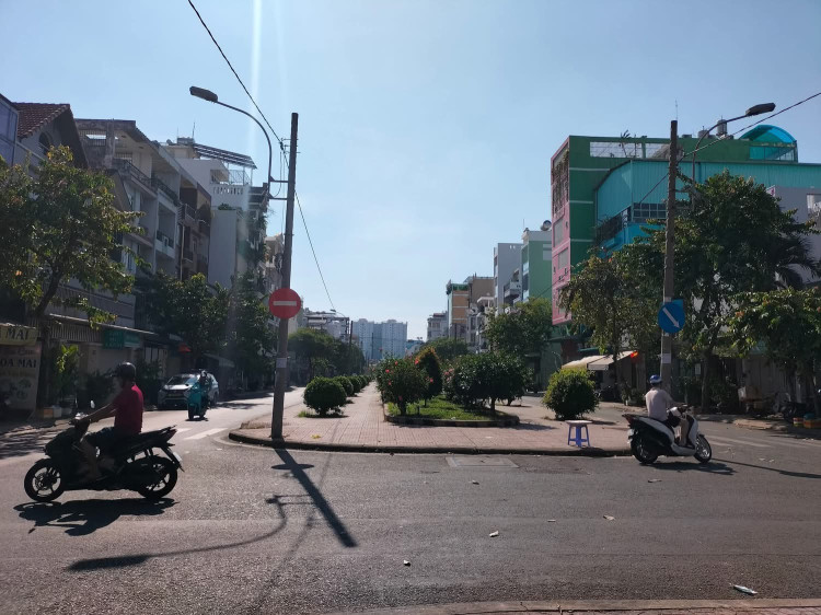 MẶT TIỀN HIỀN VƯƠNG - TÂN PHÚ - VIEW CÔNG VIÊN - 4 TẦNG - 88M2 (4X22) VUÔNG A4 - ĐƯỜNG NHỰA 30M - VỪA Ở VỪA LÀM VP - GIÁ 13,5 TỶ TL