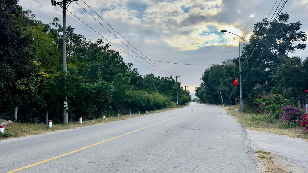 Chính chủ gửi bán lô đất đẹp mặt tiền đường Hiệp Kiết Cam Lập có thổ cư gần dự án Vin 400m
