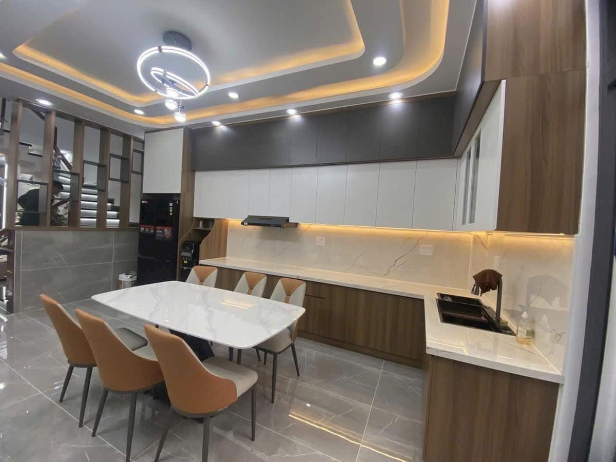🔥🌼 HOT !GẤP BÁN GIẢM GẦN 3tỷ🔥 💰Giá mới 7.9 tỷ 
NHÀ  MẶT TIỀN - 5 TẦNG - GẦN 100 M2 (4*23) - ĐƯỜNG NHỰA CÓ VỈA HÈ 12M- VỊ TRÍ VÀNG NGAY BẾN XE BUS HIỆP THÀNH -THUẬN TIỆN MUA BÁN KINH DOANH - HIỆP THÀNH - Q12