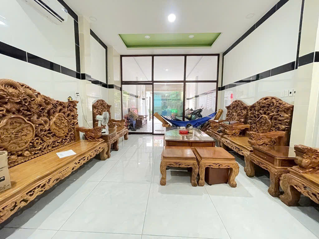 BÁN TOÀ CHDV GIÁ RẺ 15 PHÒNG 110M2- HXT- ĐƯỜNG LÊ VĂN KHƯƠNG QUẬN 12 CHỈ HƠN 7 TỶ- NGANG 4,5M

💎Diện tích ngang 4,5 dài 24m
💎Hoàn công đầy đủ 1 trệt 3 lầu
💎Hiện có 12 phòng cho thuê (đang cải tạo thêm 4 phòng)
💎Sổ vuông vức công chứng nhanh
💎Dòng tiền hơn