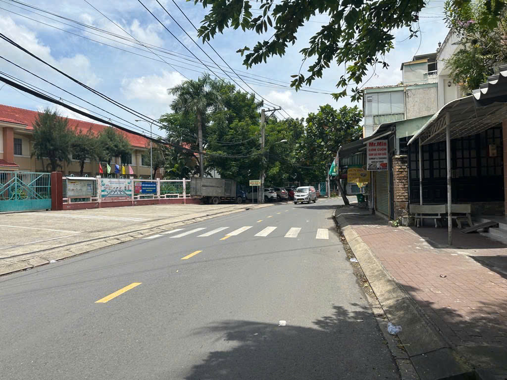 Bán đất full thổ cư 1.866m²(40m x 47m) Đường Hồ Bá Phấn, Quận 9, Dòng Tiền Ổn Định, Giá 150 tỷ .