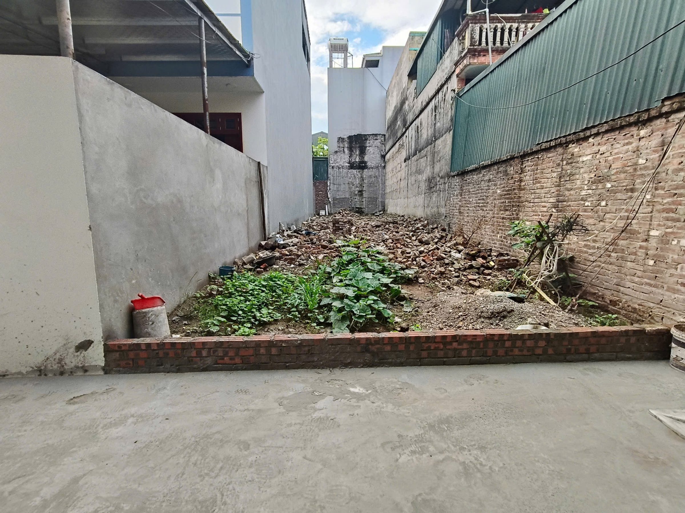 Vợ chồng em cấp bán gấp mảnh đất để vào Nam ở hẳn và làm việc