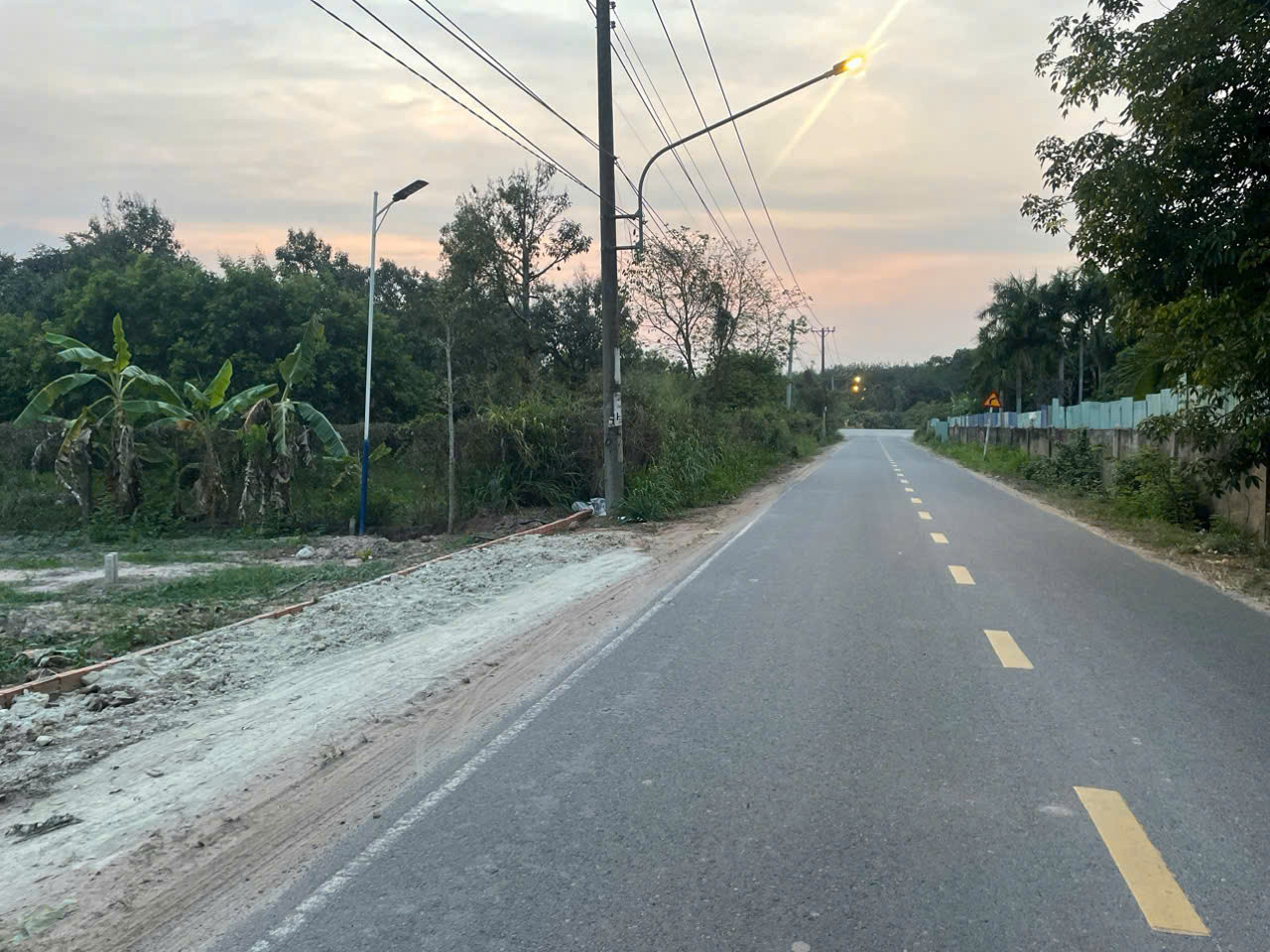Mặt tiền đường nhựa chỉ 4xx diện tích hơn 280m2 ngay Bàu Bàng