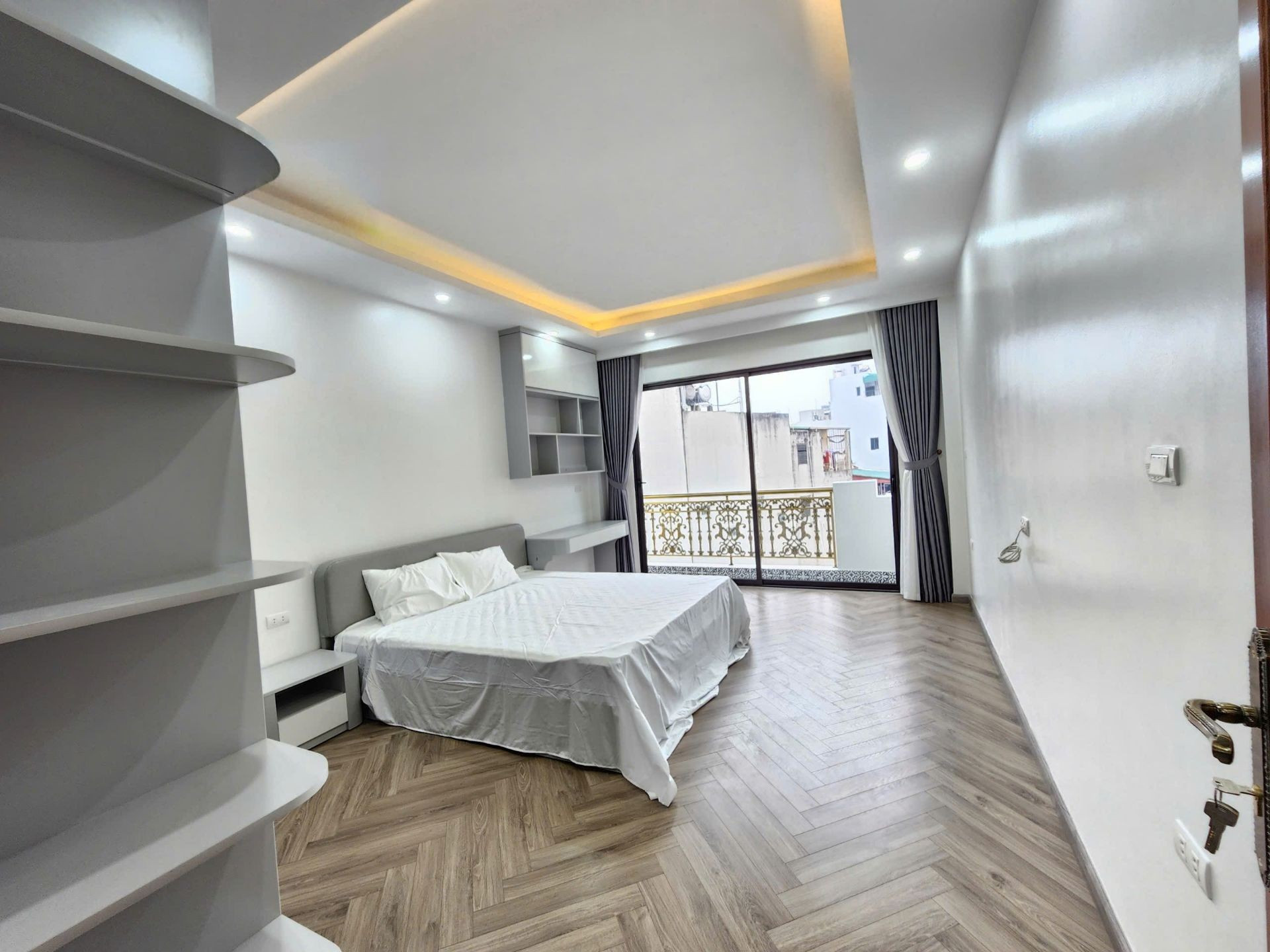 TUYỆT PHẨM MẶT PHỐ VIEW HỒ ĐỀN LỪ - KINH DOANH NGÀY ĐÊM - VỈA HÈ RỘNG - 7 TẦNG THANG MÁY - FULL NỘI THẤT ĐẲNG CẤP