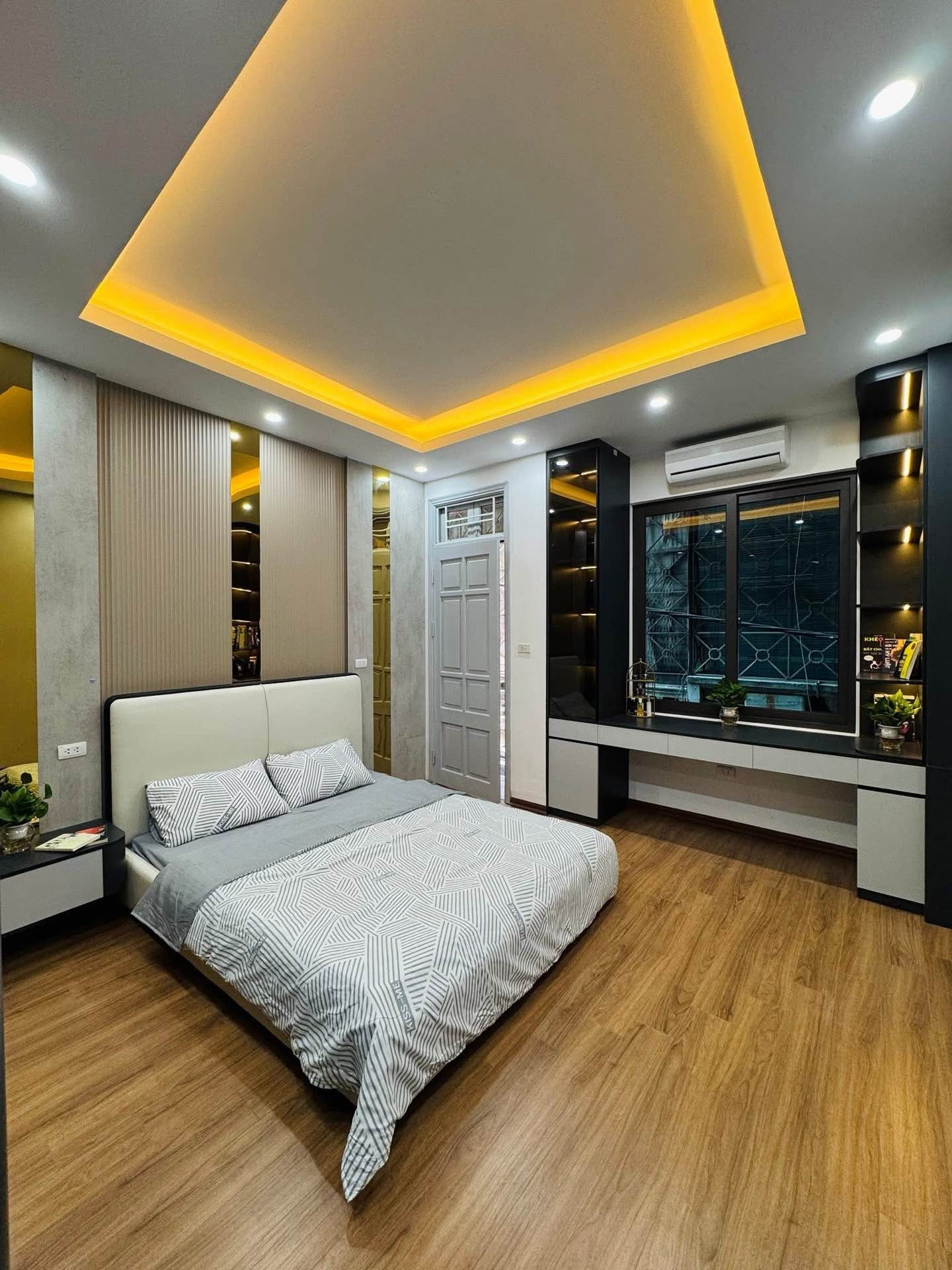 NHÀ ĐẸP HỒ ĐỀN LỪ - NGÕ THÔNG RỘNG THOÁNG KINH DOANH TỐT - NỘI THẤT XỊN - NGÕ Ô TÔ