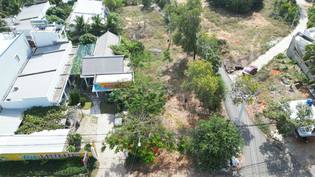 Bán lô đất thế đất cao view thung lũng mặt tiền đường Hồ Quang Cảnh. LH: 0974090487