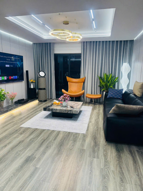 Siêu phẩm 3 ngủ 2 WC 140m2 tòa Diamond Goldmark City nội thất nhập khẩu mới 100%