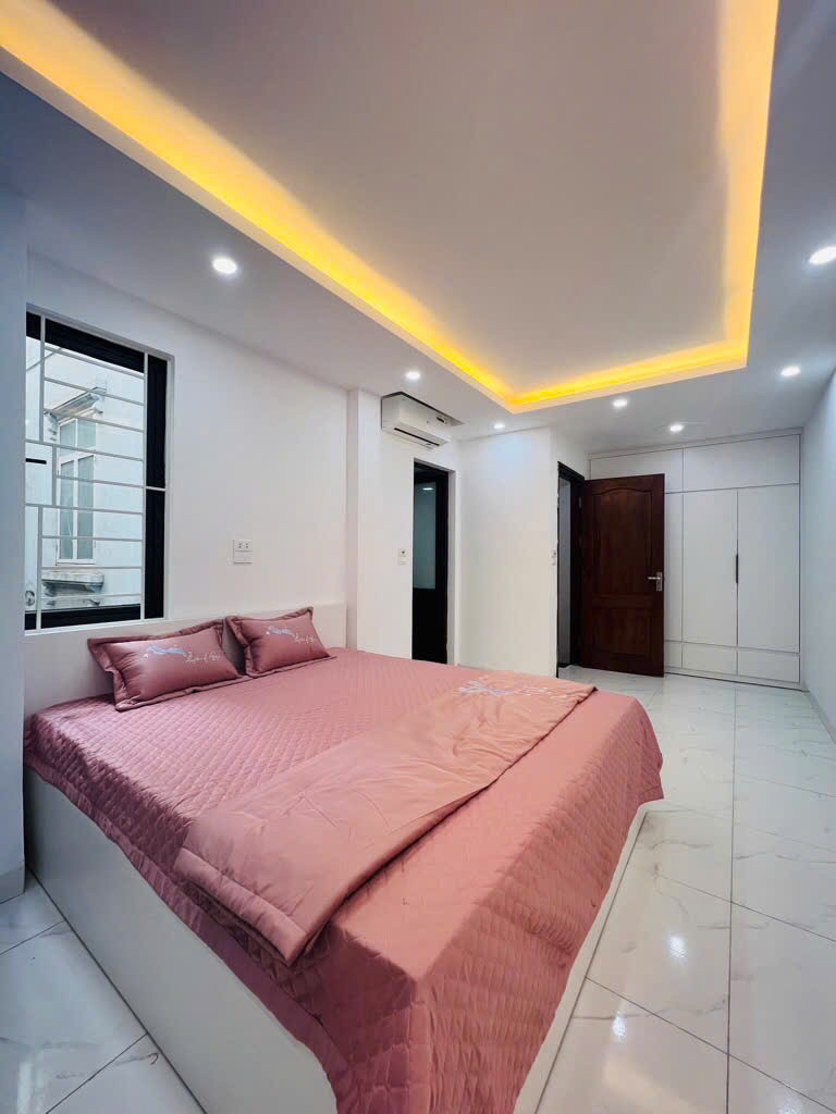 TẬP THỂ VĂN CHƯƠNG ĐỐNG ĐA TẦNG 2, DIỆN TÍCH 55 M, 2 PHÒNG NGỦ, KHÁCH.KHU VỰC TRUNG TÂM PHÁT TRIỂN, ĐẦY ĐỦ TIỆN ÍCH NHƯ BỆNH VIỆN, TRƯỜNG HỌC, CHỢ....NHÀ NGAY TẦNG 2 NÊN RẤT THÍCH HỢP VỚI GIA ĐÌNH CÓ TRẺ NHỎ, NGƯỜI GIÀ.