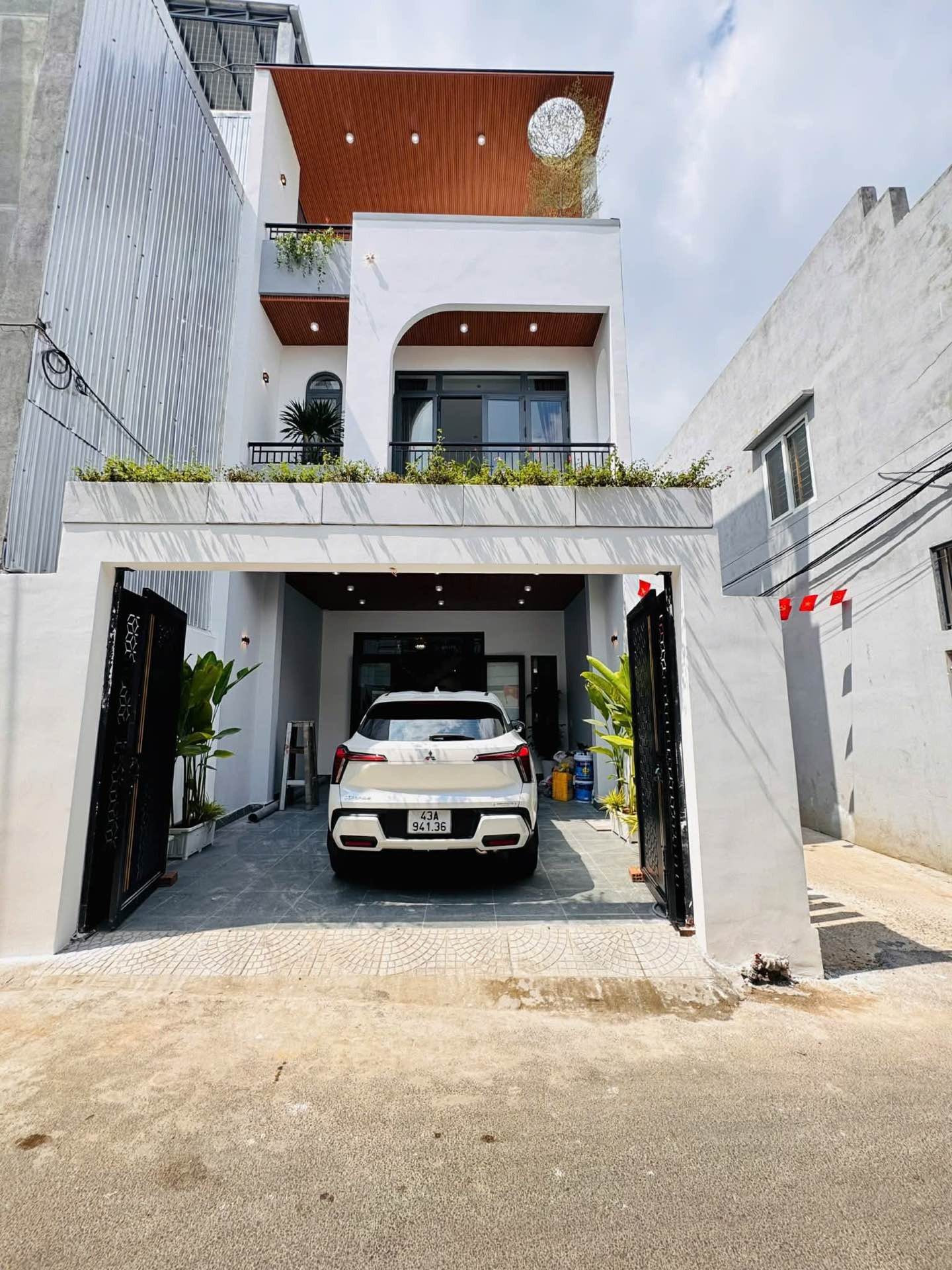 CHỦ NHÀ CẦN BÁN GẤP NHÀ 2 LẦU- 3PN 3WC - SỔ HỒNG RIÊNG - TDM - BÌNH DƯƠNG