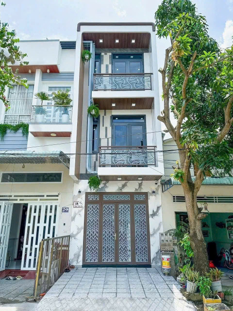 Bán Nhà 1 Trệt 2 Lầu Tại Bình Dương – 4PN, Giá 2.7 Tỷ, Sổ Riêng