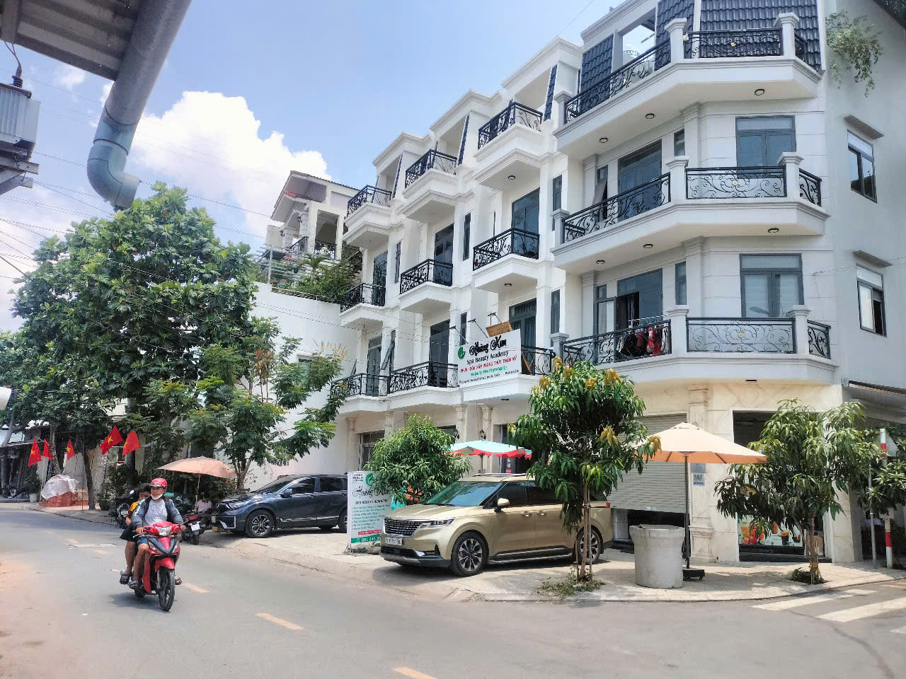 Siêu Phẩm Nhà Mới 1 Trệt 3 Lầu – KDC Bảo Tân – Chỉ 6.7 Tỷ