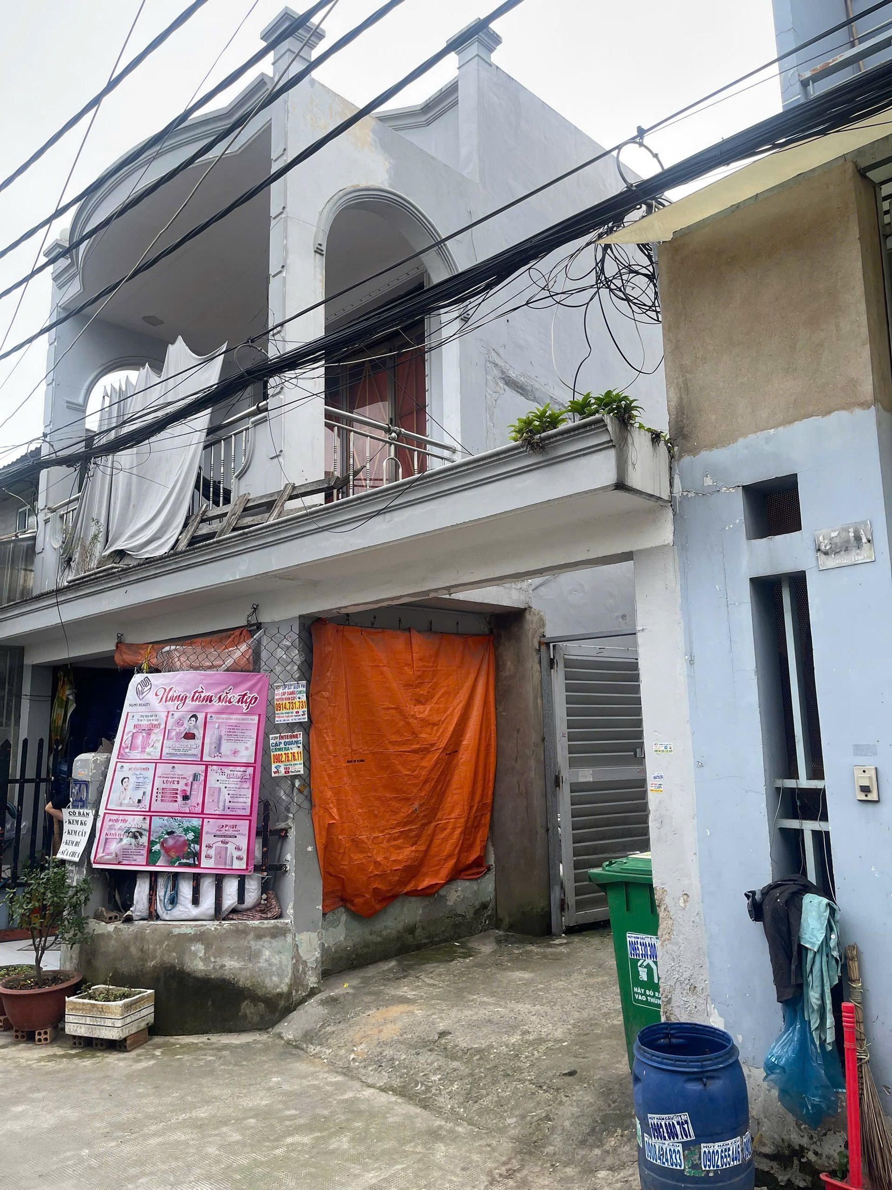 Ngang mặt tiền: 7.15 m
Đất thổ cư: 265.7 m2
Mô tả: Đất đẹp hơn người yêu cũ, nở hậu 12.65 m
Đất thực tế sử dụng: 313 m2 (Sổ: 265.7 m2,  không công nhận 47.3 m2) 
TS đang có nhà trọ hiện hữu đang cho thuê ổn định .