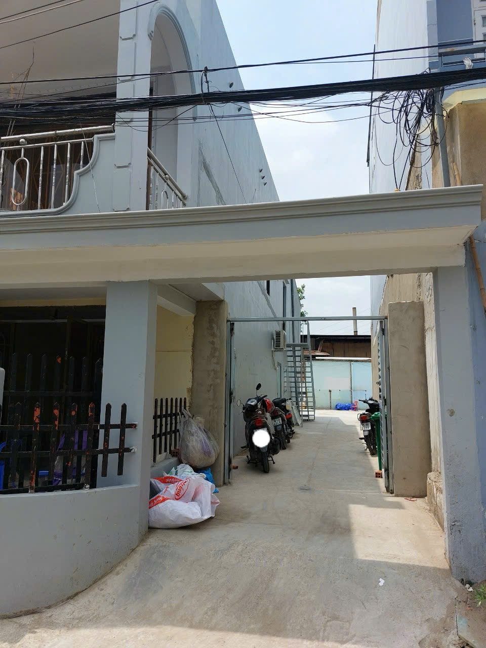 Ngang mặt tiền: 7.15 m
Đất thổ cư: 265.7 m2
Mô tả: Đất đẹp hơn người yêu cũ, nở hậu 12.65 m
Đất thực tế sử dụng: 313 m2 (Sổ: 265.7 m2,  không công nhận 47.3 m2) 
TS đang có nhà trọ hiện hữu đang cho thuê ổn định .