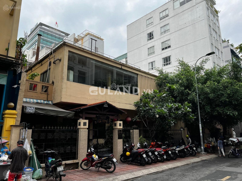 Chính chủ cần bán nhà mặt tiền Hồ Xuân Hương, Phường 6, Quận 3.