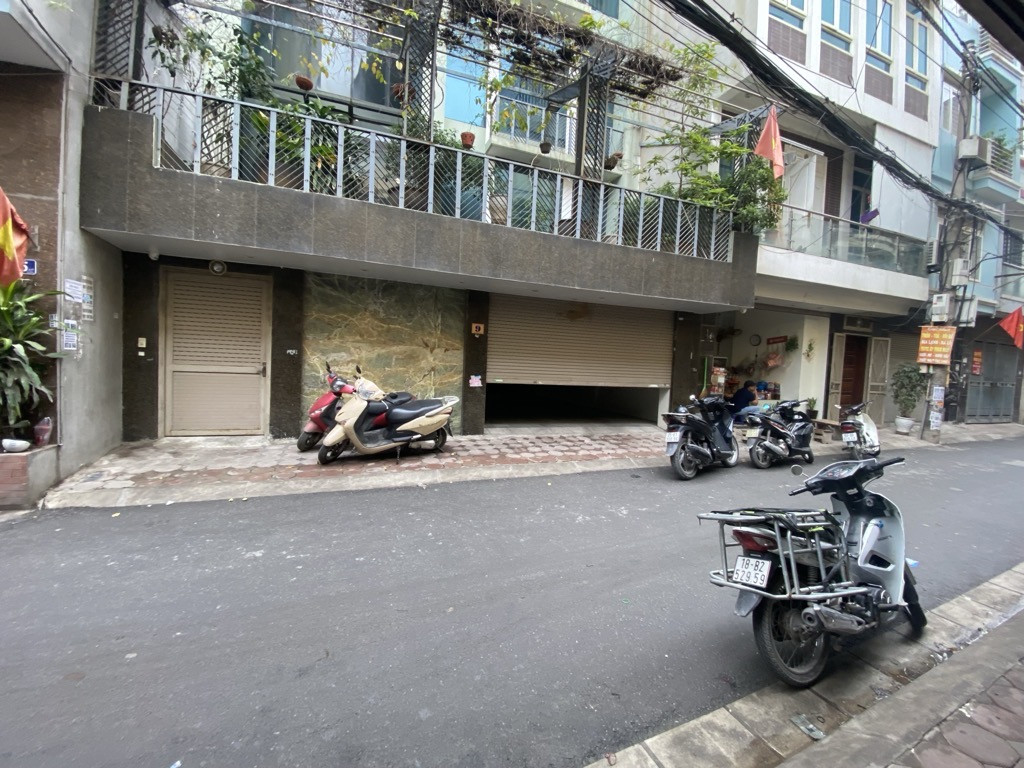 BÁN TÒA NHÀ VĂN PHÒNG HOA BẰNG, CẦU GIẤY 225M2 x MT10 x 6 TẦNG  - VỈA HÈ - THANG MÁY - 2 Ô TÔ TRÁNH  58.5 TỈ