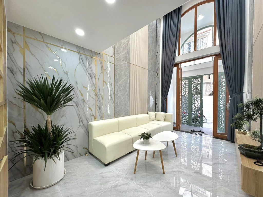HIẾM CHDV TRUNG TÂM CẦU GIẤY-60x6,MT=5M,ÔTÔ ĐỖ CỬA,CÁCH PHỐ 10M, NHỈNH 16TY,DT 1TY/NĂM