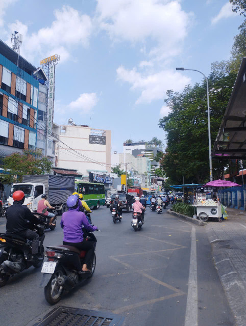 Bán Nhà Hòa Bình - 62m2 HXH 6m Thông - 2 tầng Ngay Đầm Sen