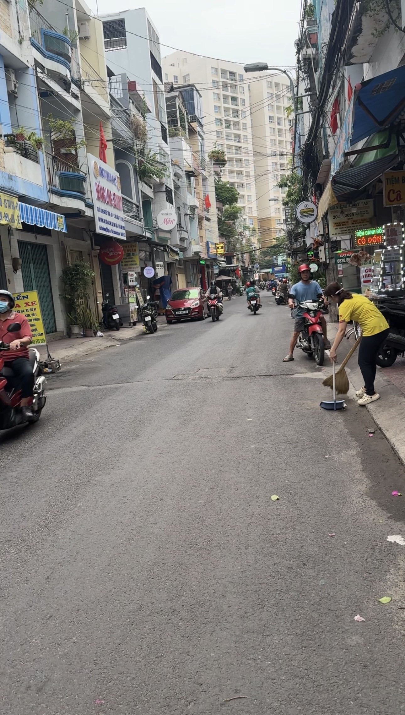 BÁN NHÀ QUẬN 11 - LẠC LONG QUÂN - NHÀ ĐẸP Ở NGAY - 3 TẦNG- KINH DOANH SẦM UẤT - CÓ LỀ ĐƯỜNG - NHỈNH 7 TỶ.