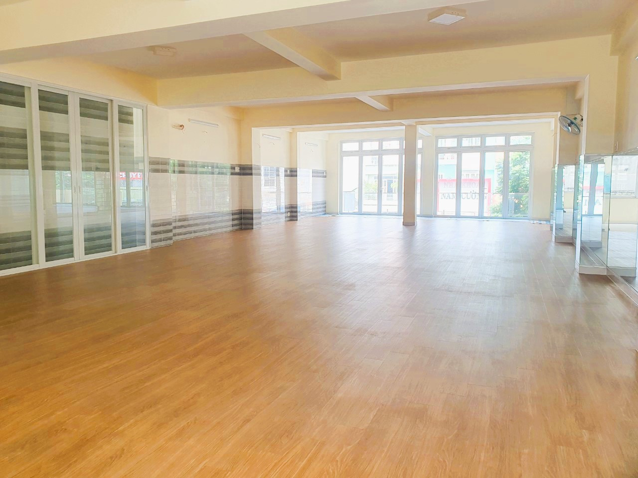 🔥 Chỉ 150k/ m2 – Nhà mới thang máy 4 tầng Q. Tân Phú, ngang đến 8m, sát Hòa Bình
